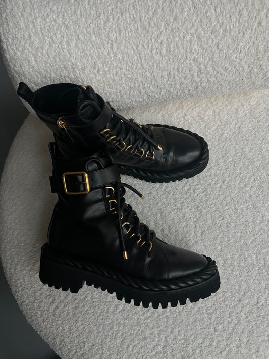 Чоботи Valentino
